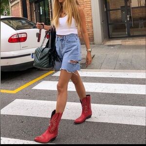 VINTAGE LEVI JEAN SHORTS BERMUDA